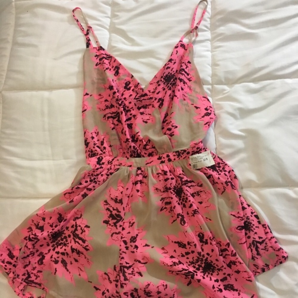 💕NEVER WORN💕 Fashion Nova GLAM Romper